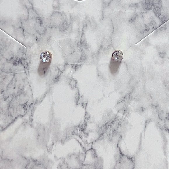 Earrings/studs - Picture 2 of 3